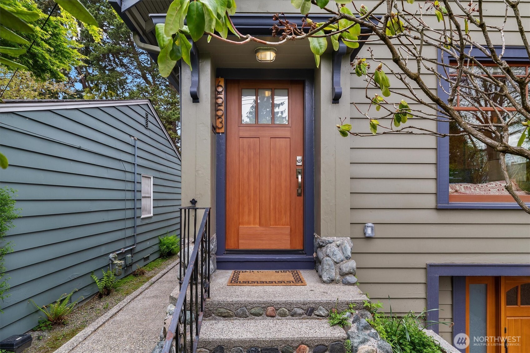 6553 21st Avenue NW, Seattle, WA 98117-5745