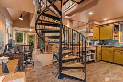6553 21st Avenue NW, Seattle, WA 98117-5745 - Photo 2