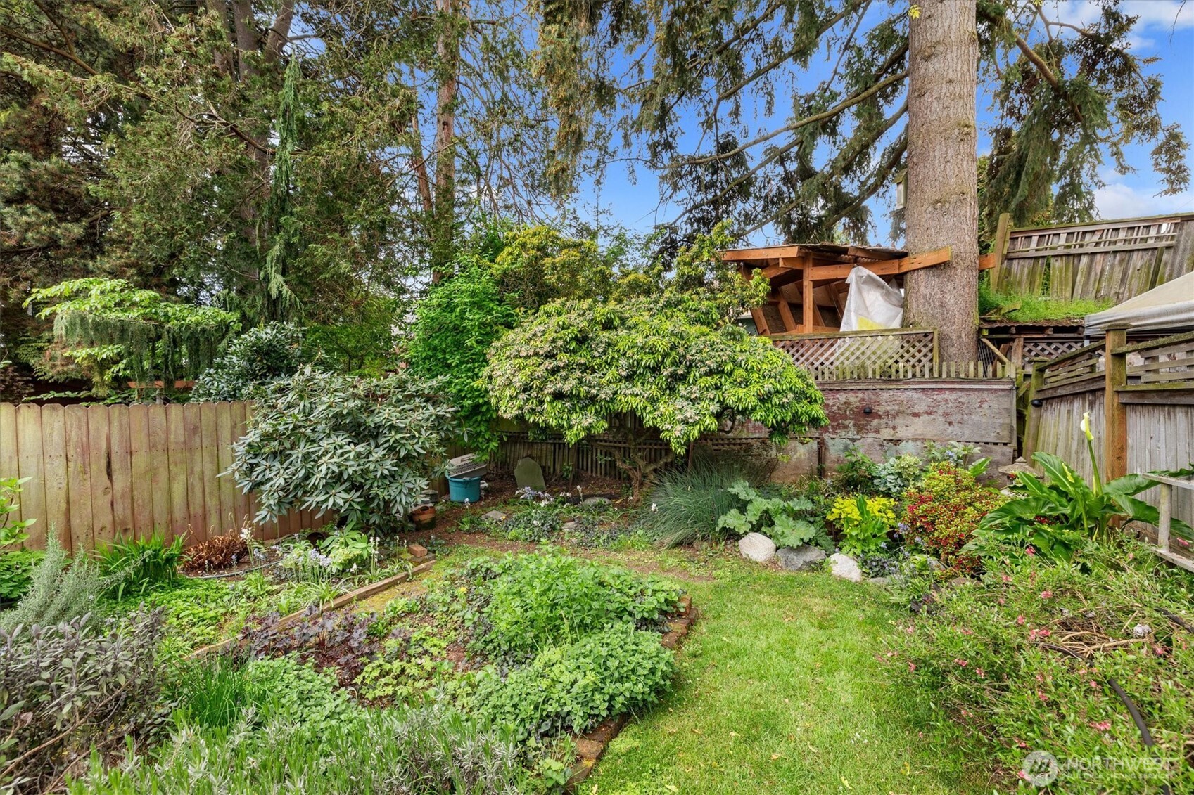 6553 21st Avenue NW, Seattle, WA 98117-5745