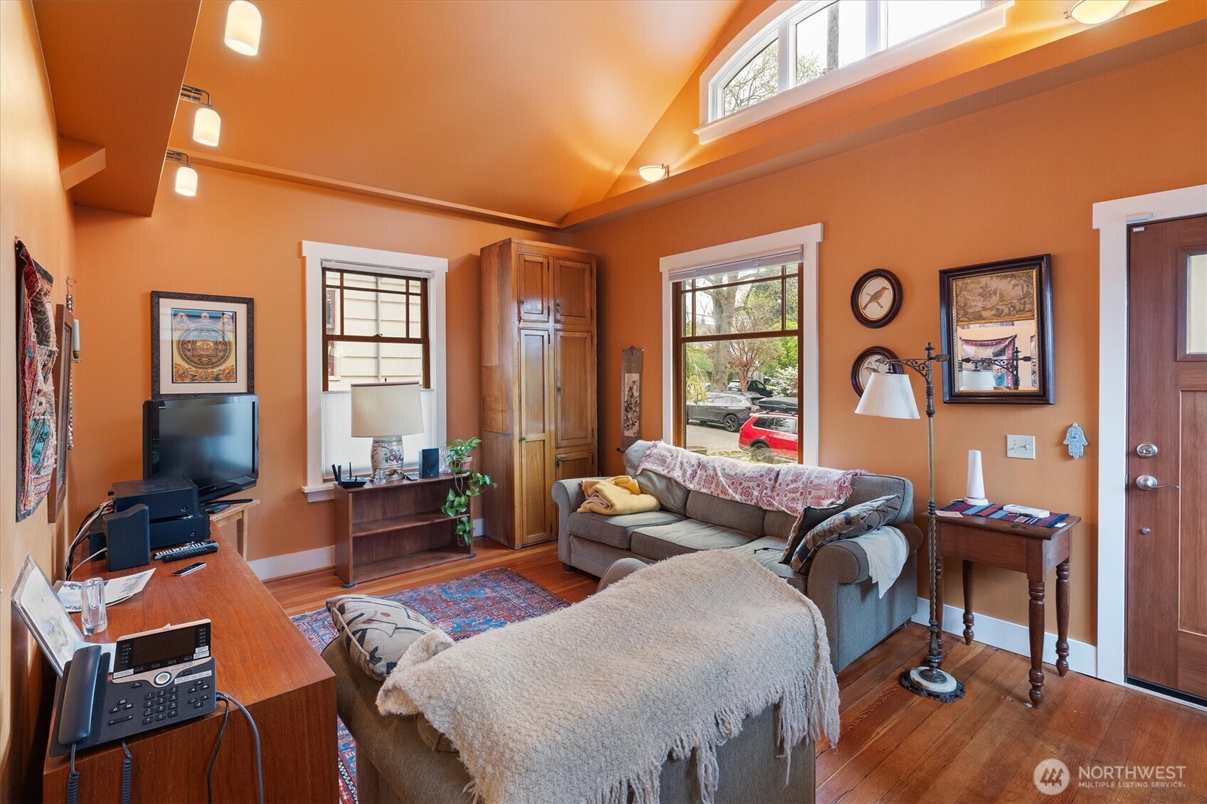 6553 21st Avenue NW, Seattle, WA 98117-5745