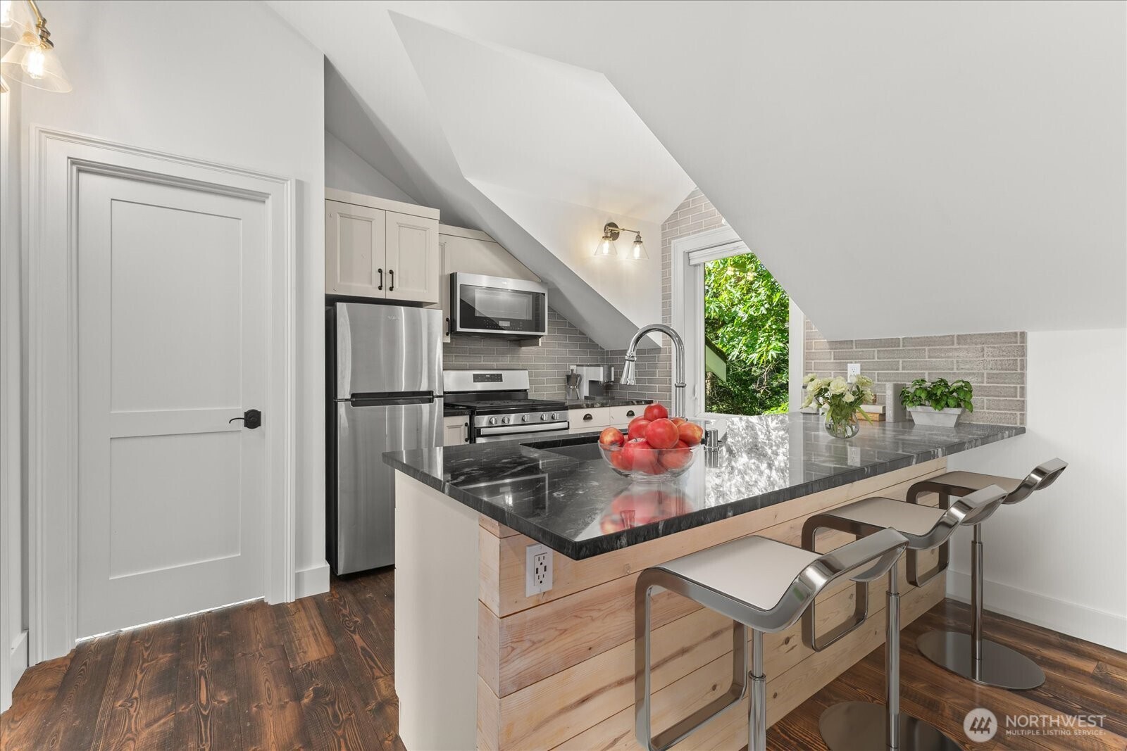 1723 N 128th Street , Seattle, WA 98133-7726
