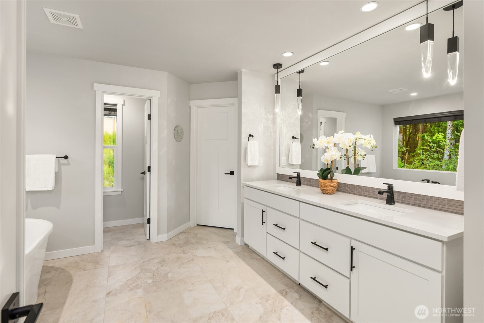 1762 NE Crystallia Court , Poulsbo, WA 98370