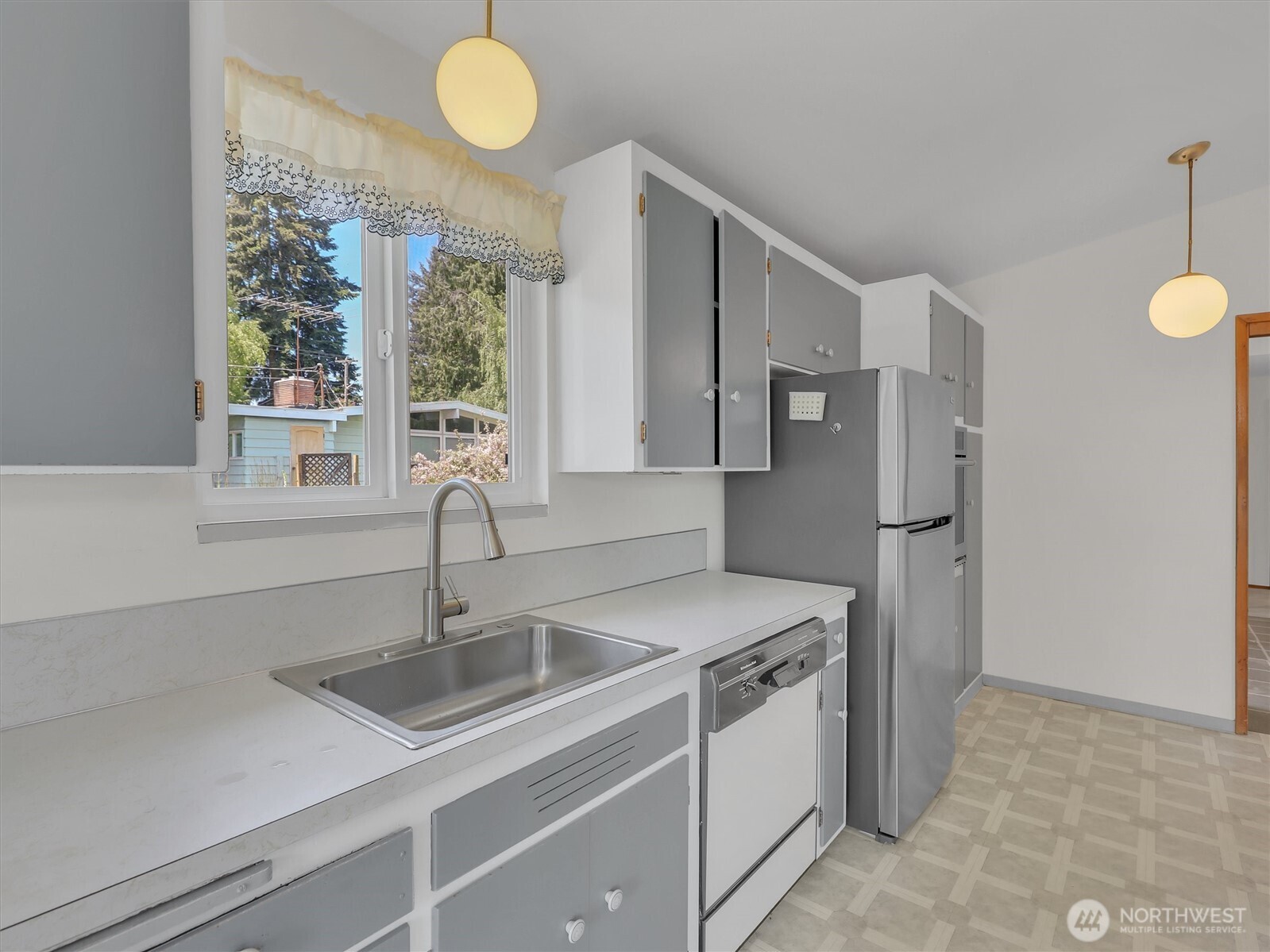 6512 NE 196th Street , Kenmore, WA 98028