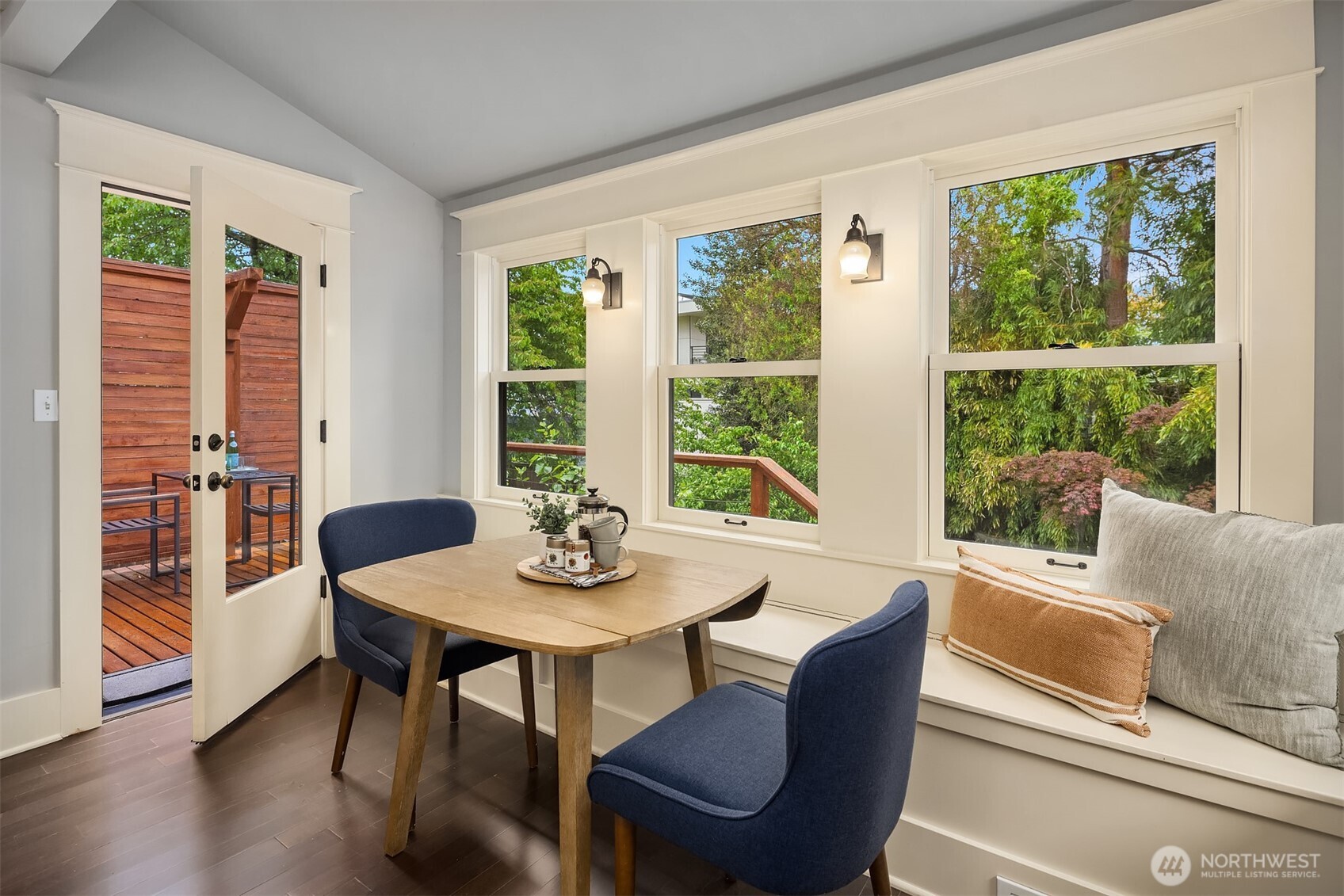 4018 2nd Avenue NE, Seattle, WA 98105