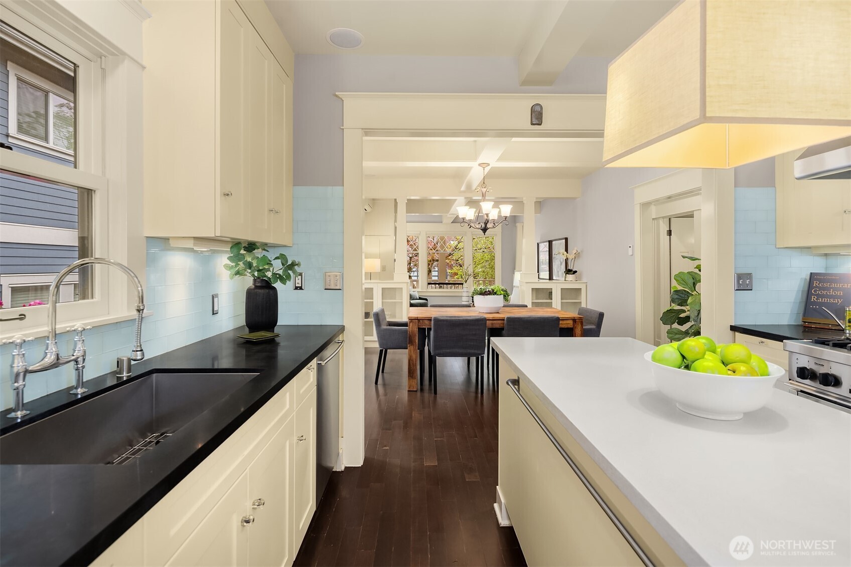 4018 2nd Avenue NE, Seattle, WA 98105