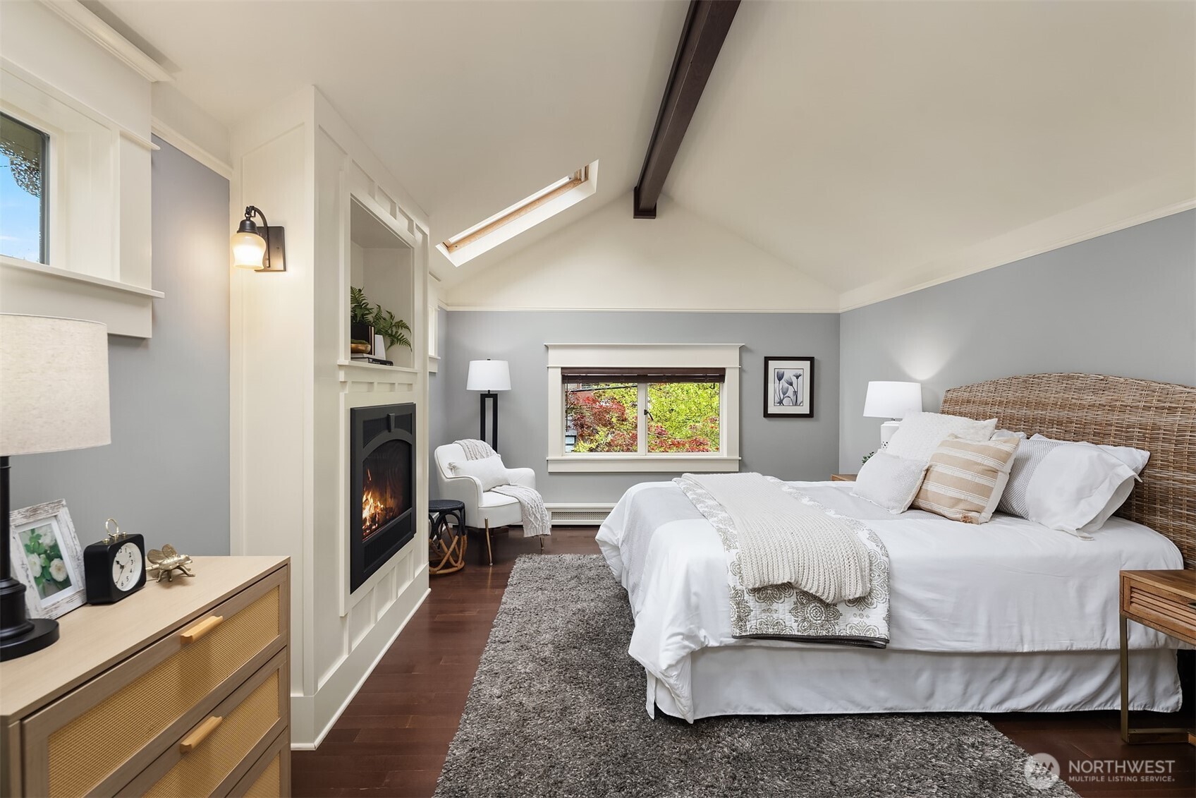 4018 2nd Avenue NE, Seattle, WA 98105