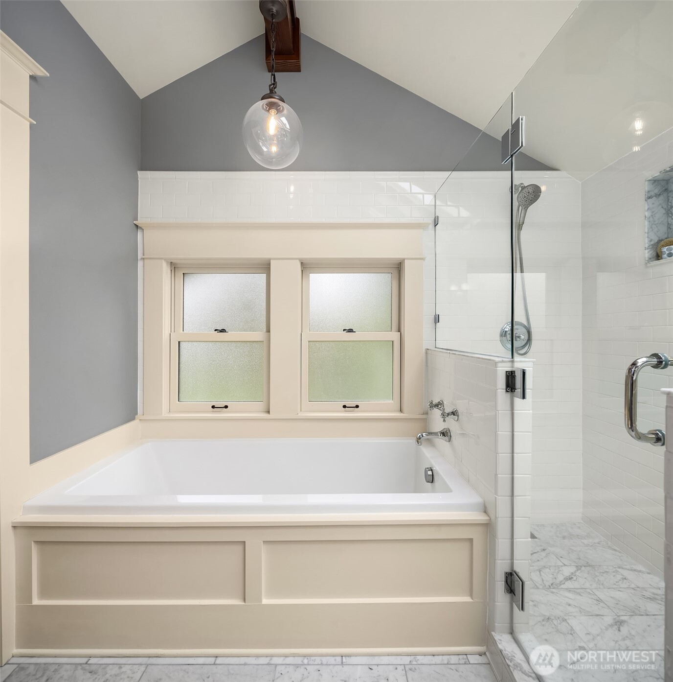 4018 2nd Avenue NE, Seattle, WA 98105