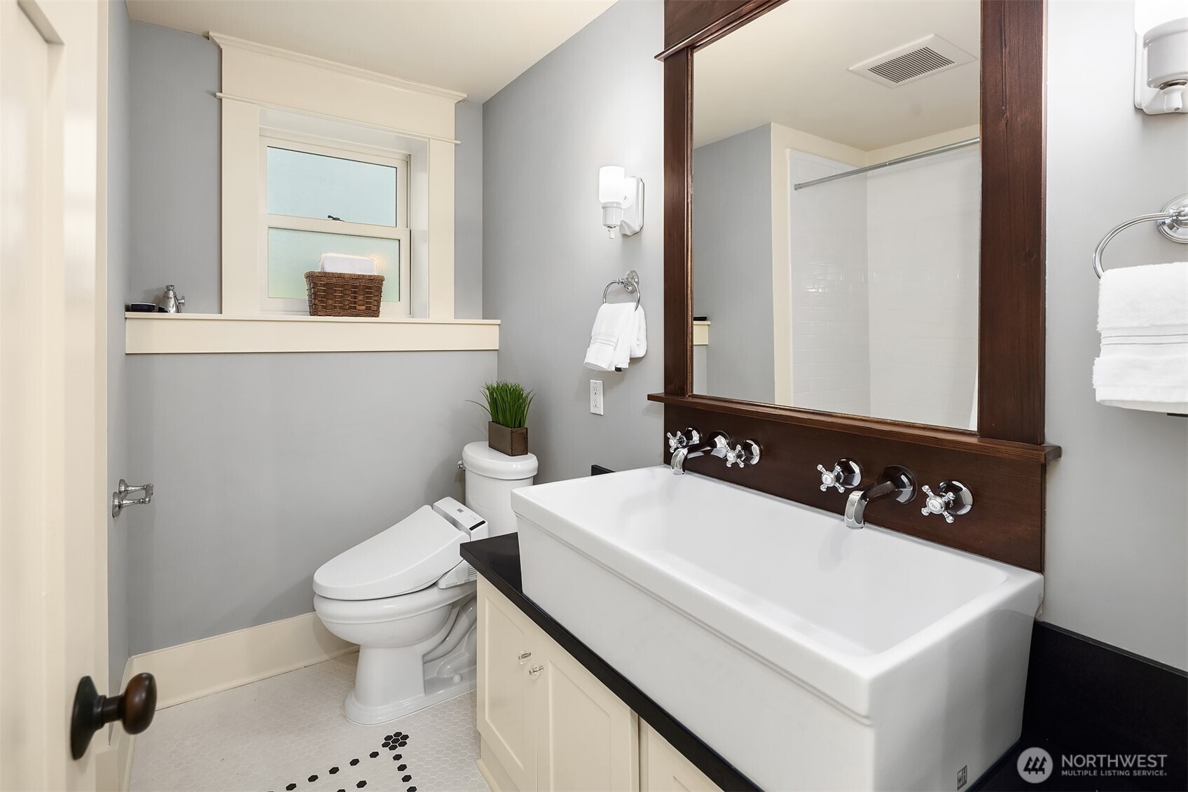 4018 2nd Avenue NE, Seattle, WA 98105