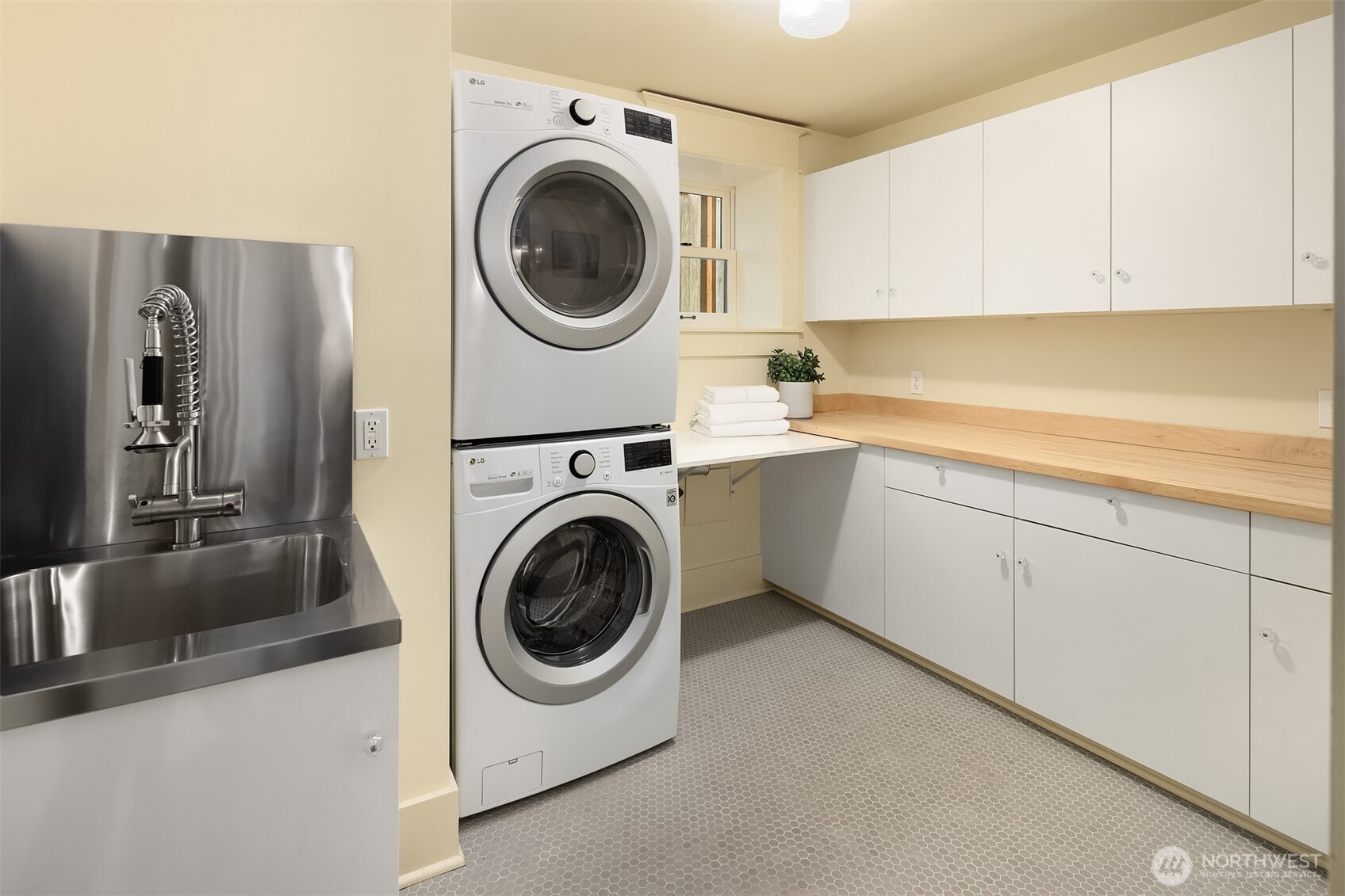 4018 2nd Avenue NE, Seattle, WA 98105