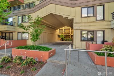3401 Wallingford Avenue N #210, Seattle, WA 98103-9068 - Photo 2