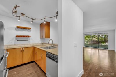 3401 Wallingford Avenue N #210, Seattle, WA 98103-9068 - Photo 4