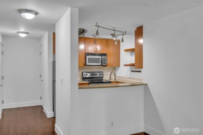 3401 Wallingford Avenue N #210, Seattle, WA 98103-9068 - Photo 8