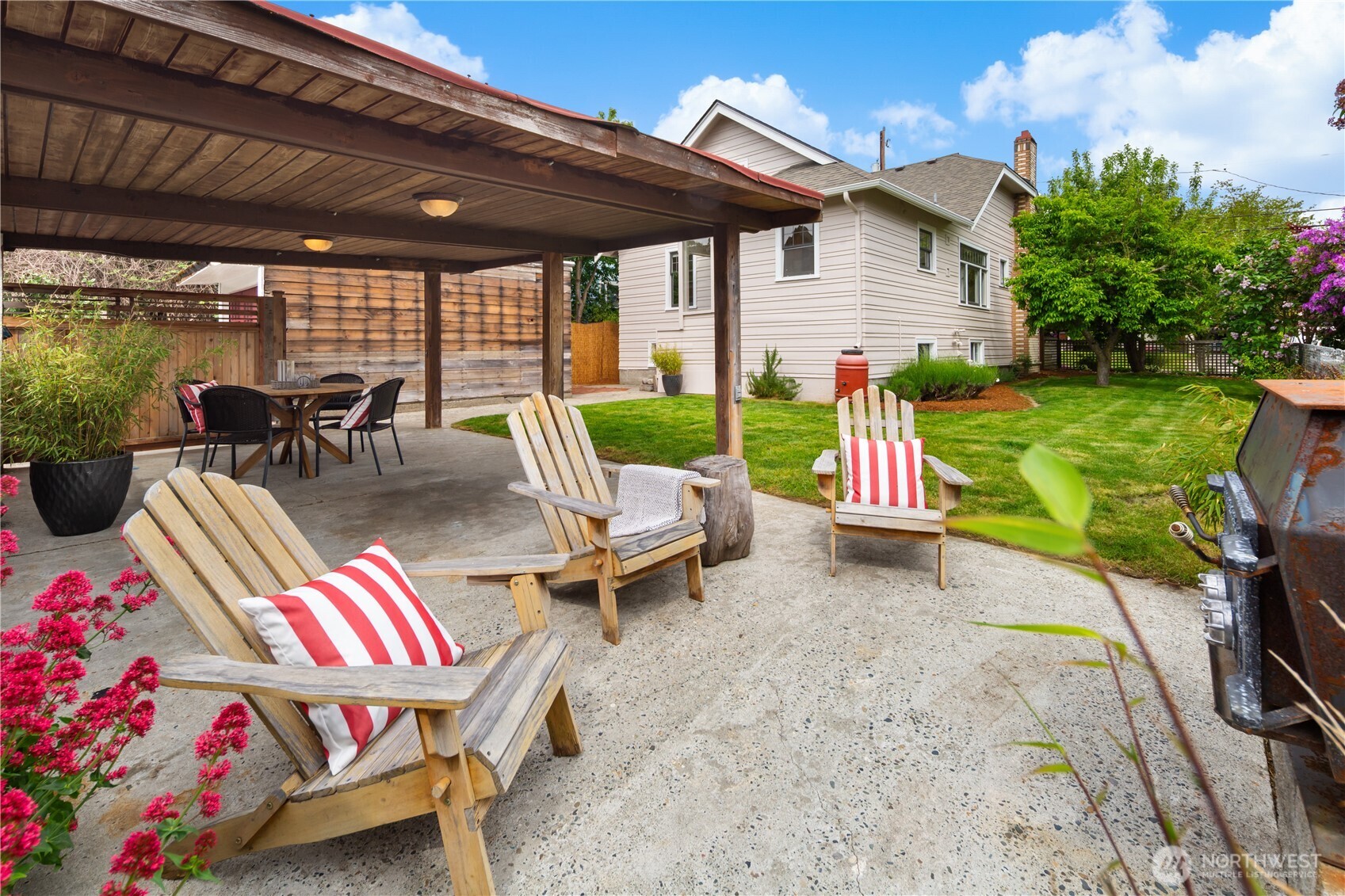 7529 32nd Avenue NW, Seattle, WA 98117