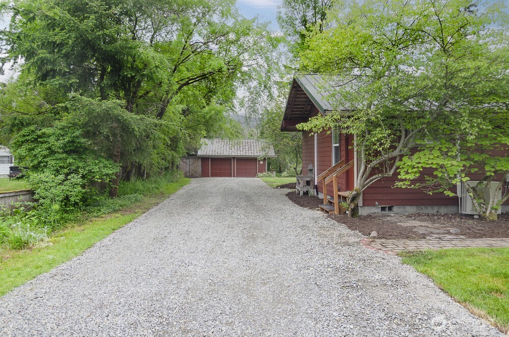17631 Old Barn Road SE, Yelm, WA 98597