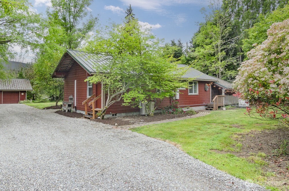 17631 Old Barn Road SE, Yelm, WA 98597