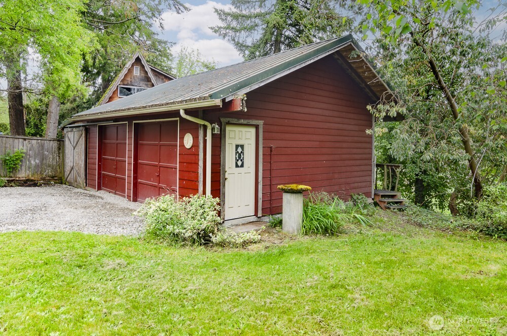 17631 Old Barn Road SE, Yelm, WA 98597