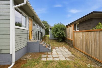 2604 S 122nd Street , Seattle, WA 98168 - Photo 17
