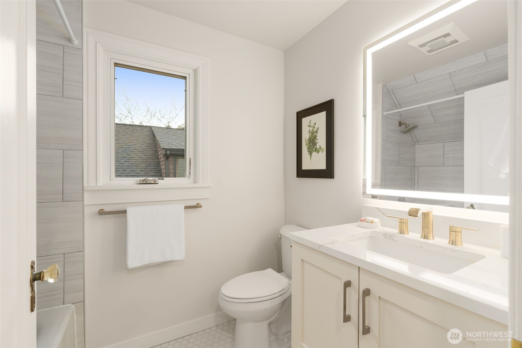 821 NW 57TH Street , Seattle, WA 98107-2831