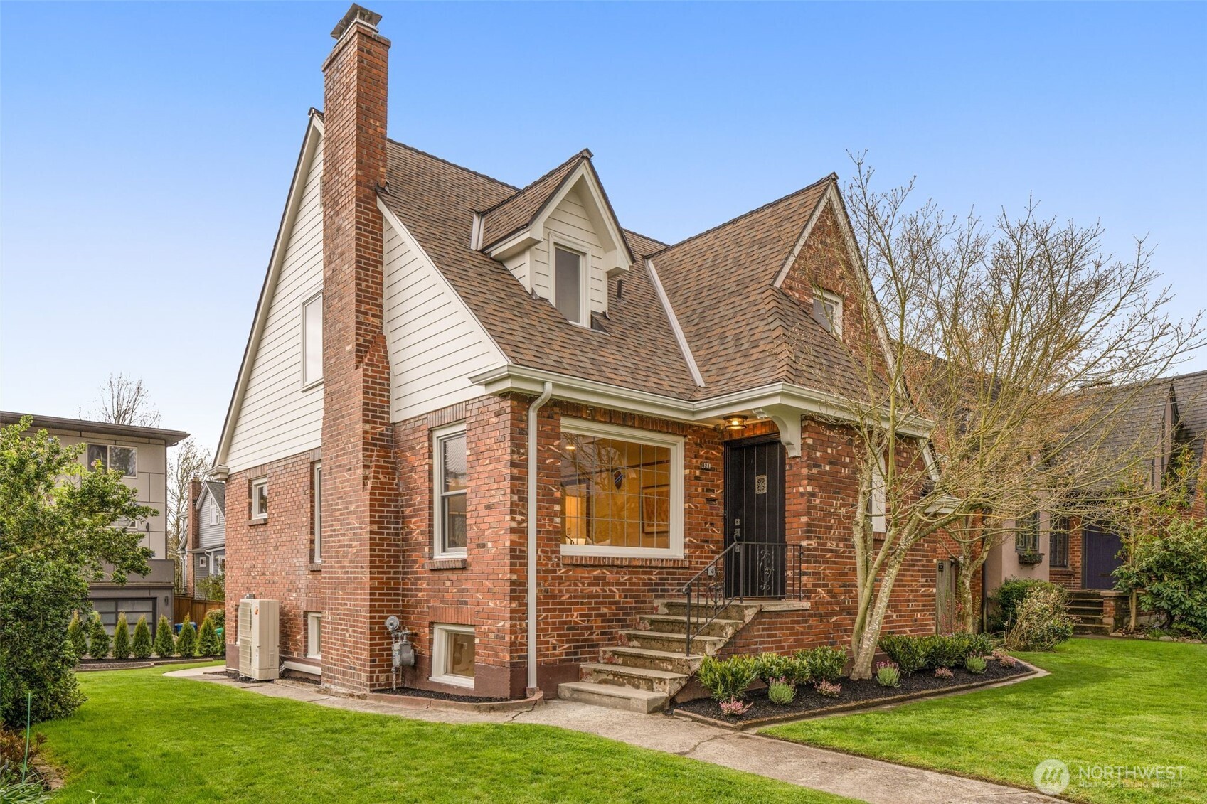 821 NW 57TH Street , Seattle, WA 98107-2831