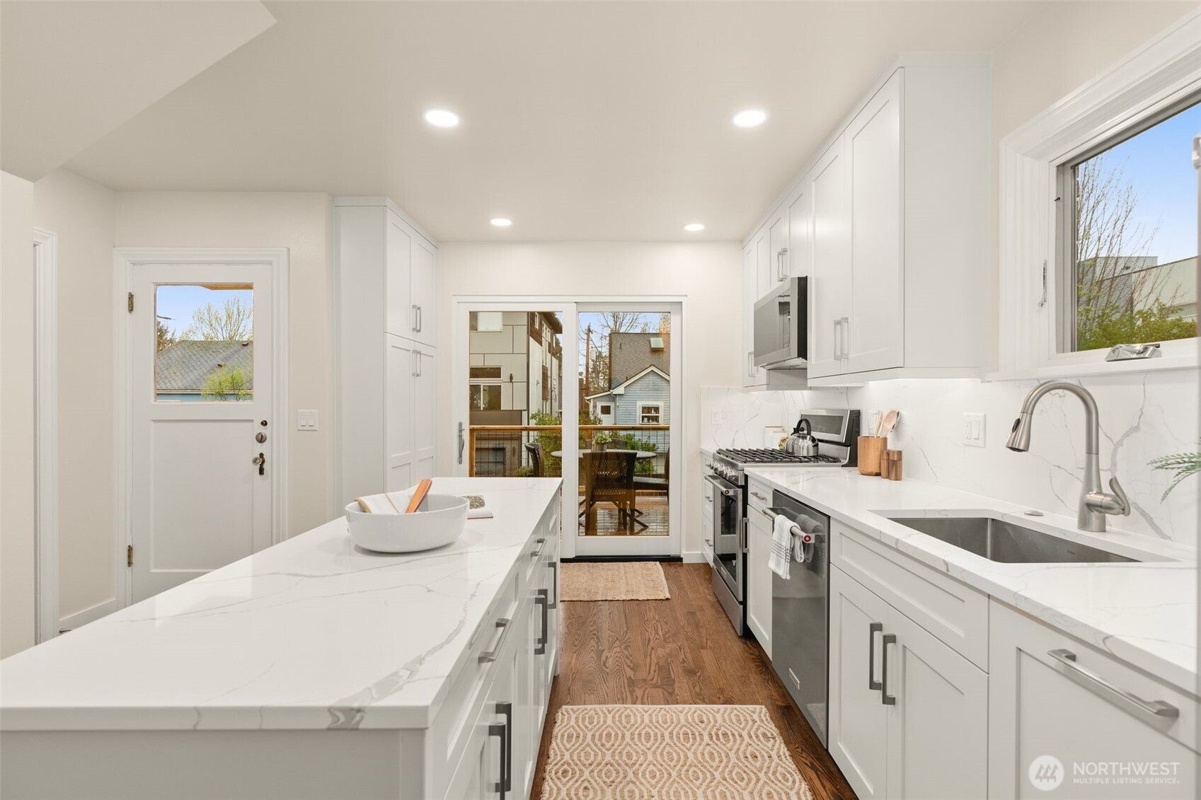 821 NW 57TH Street , Seattle, WA 98107-2831