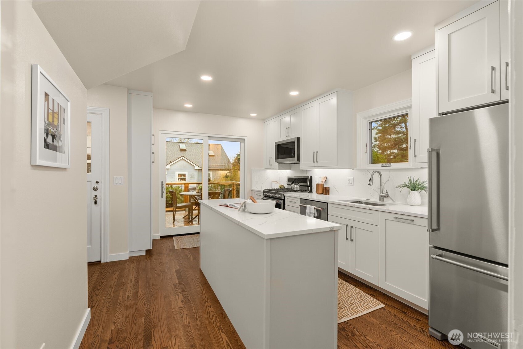 821 NW 57TH Street , Seattle, WA 98107-2831