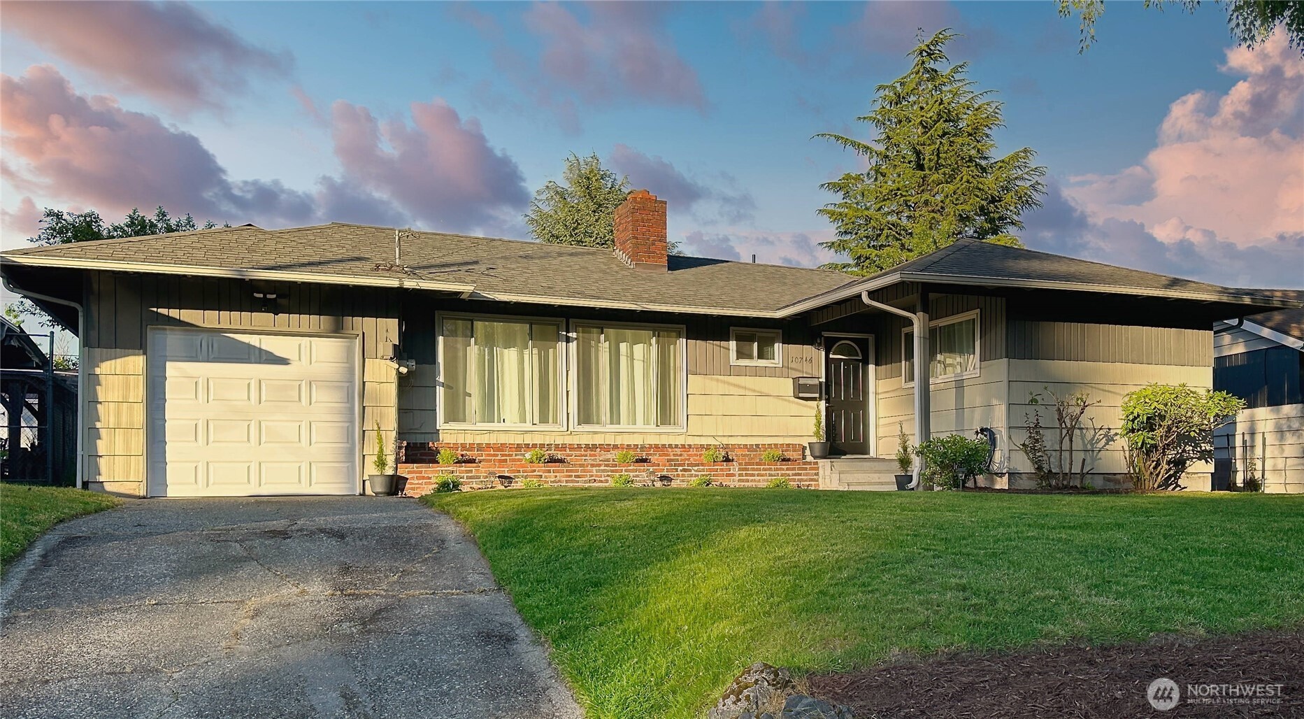10746 63rd Avenue S, Seattle, WA 98178