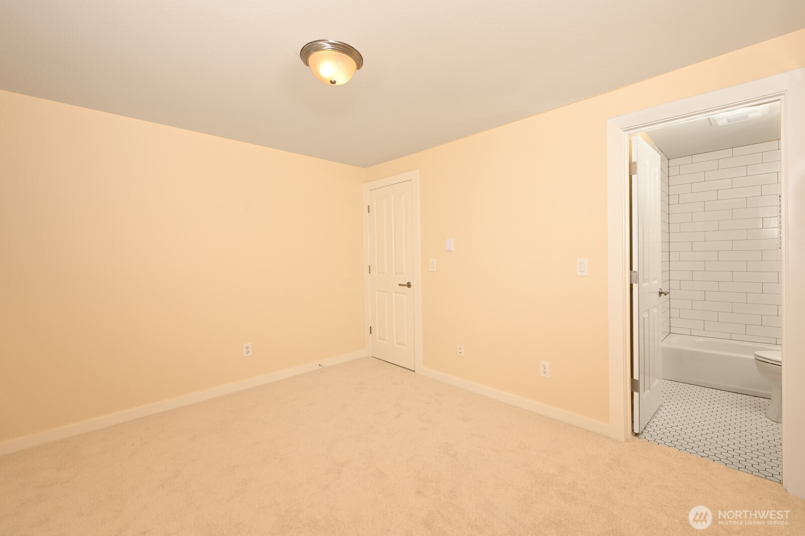 301 W Raye Street #106, Seattle, WA 98119