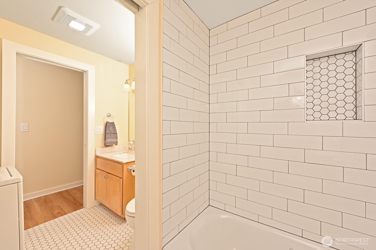 301 W Raye Street #106, Seattle, WA 98119