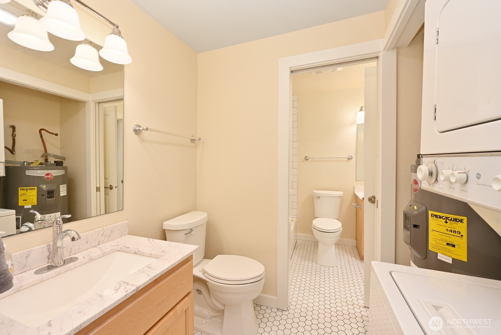 301 W Raye Street #106, Seattle, WA 98119