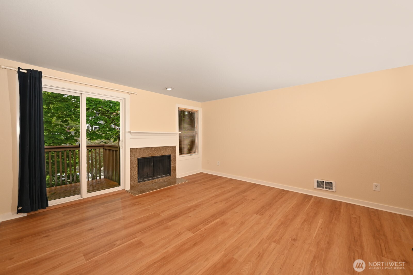 301 W Raye Street #106, Seattle, WA 98119