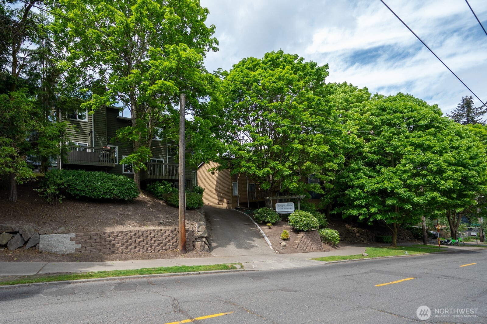 301 W Raye Street #106, Seattle, WA 98119