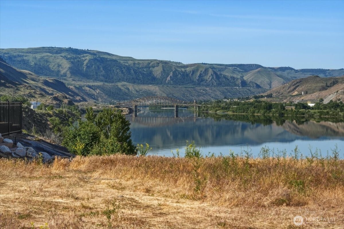 33 S Shore Drive , Orondo, WA 98843