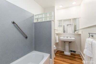 2202 E John Street , Seattle, WA 98112-5334 - Photo 25