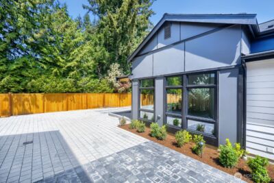 13024 Corliss Avenue N, Seattle, WA 98133 - Photo 2