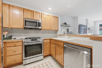 2607 Western Avenue #403, Seattle, WA 98121 - Photo 11