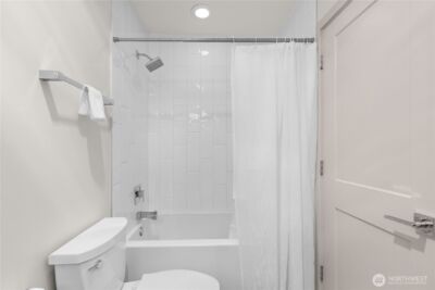 12002 Greenwood Avenue N, Seattle, WA 98133 - Photo 17