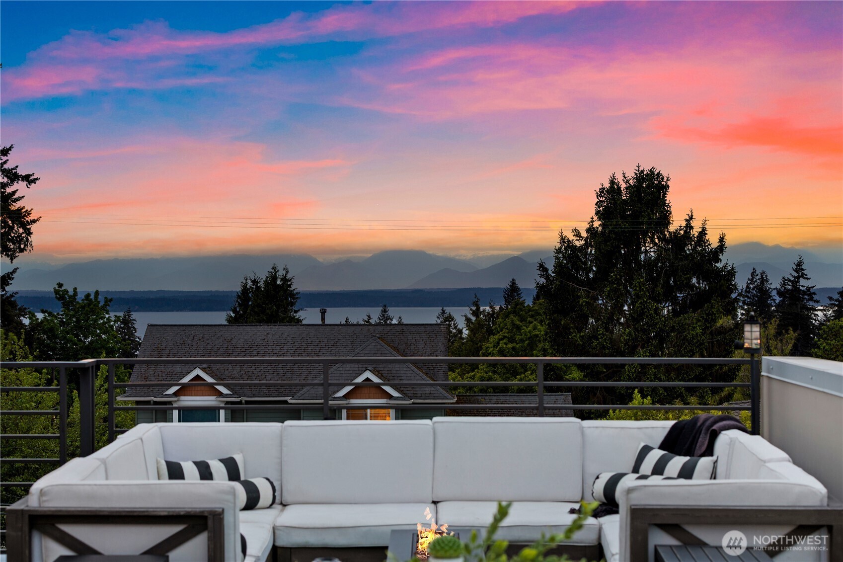 12002 Greenwood Avenue N, Seattle, WA 98133