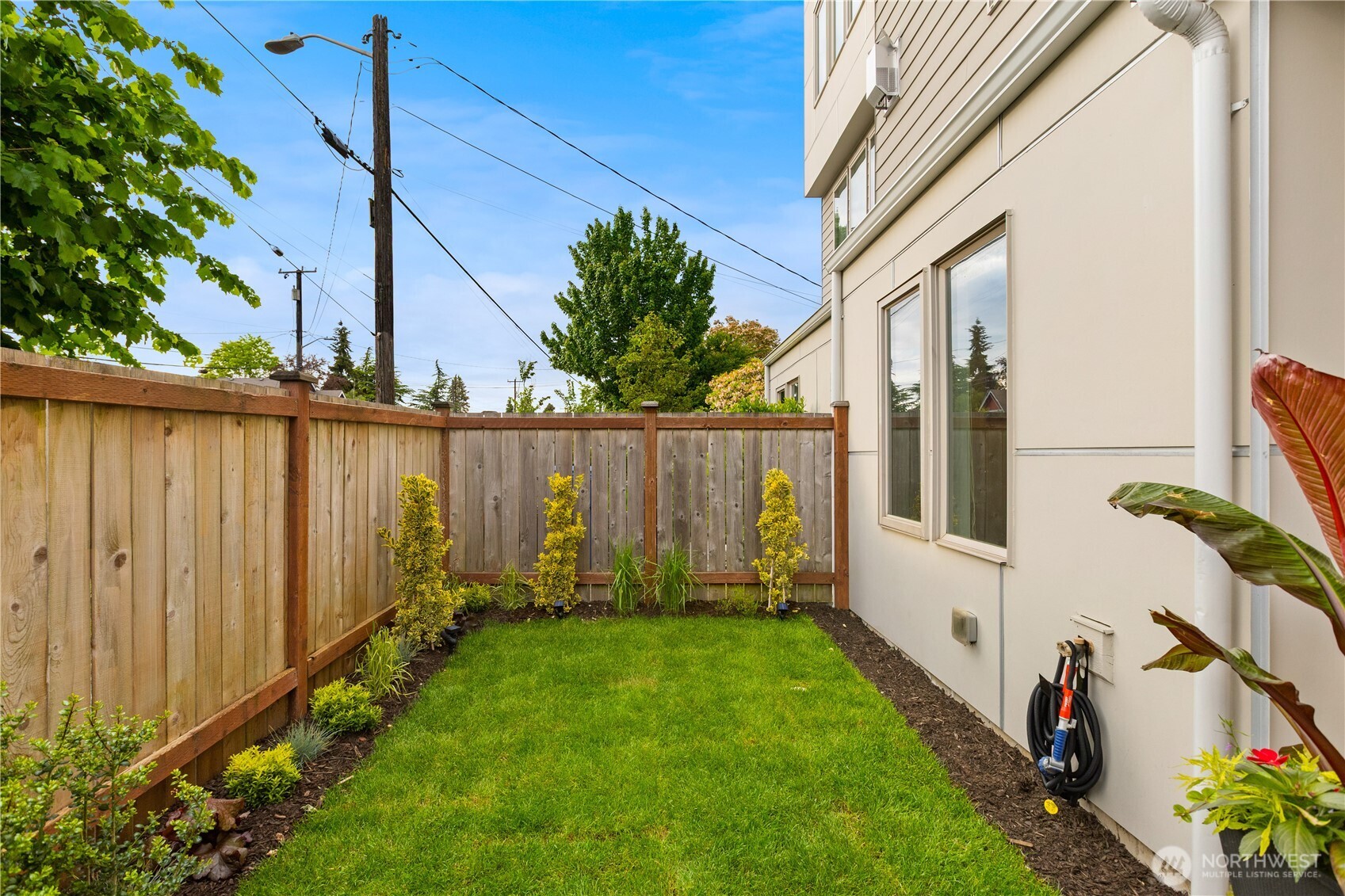 12002 Greenwood Avenue N, Seattle, WA 98133
