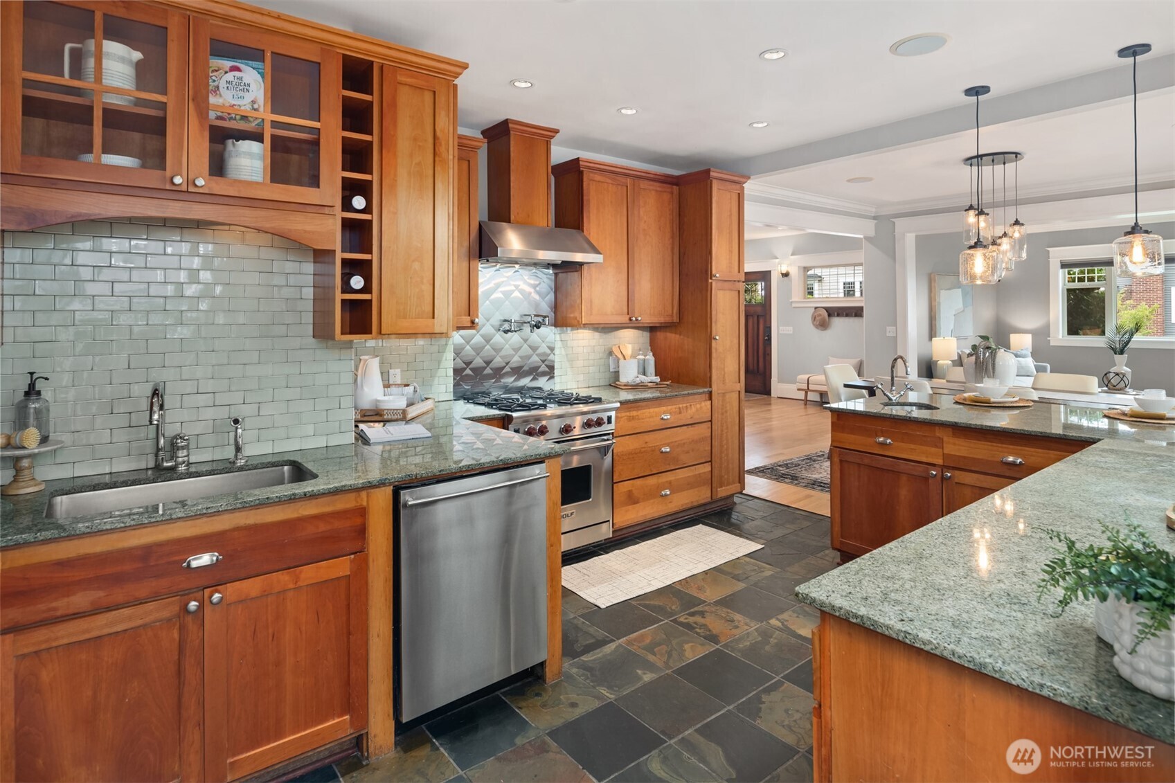 159 Blaine Street , Seattle, WA 98109