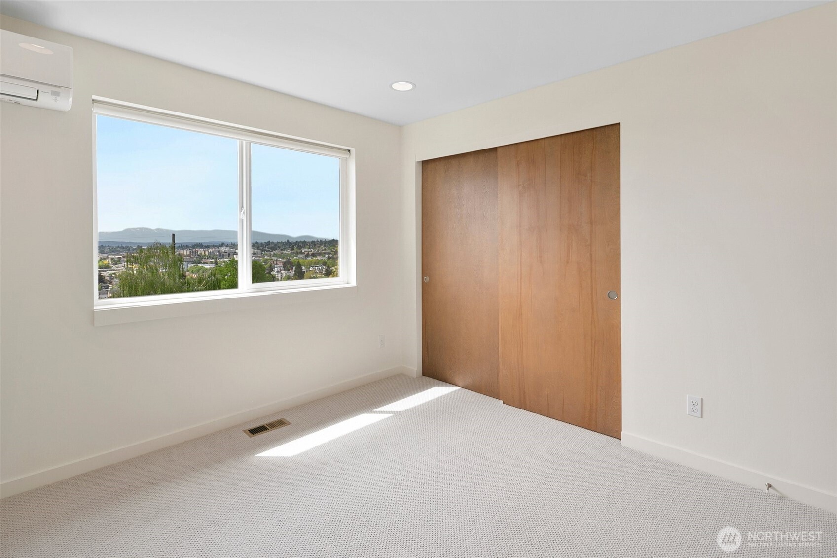 221 NW 50th Street , Seattle, WA 98107