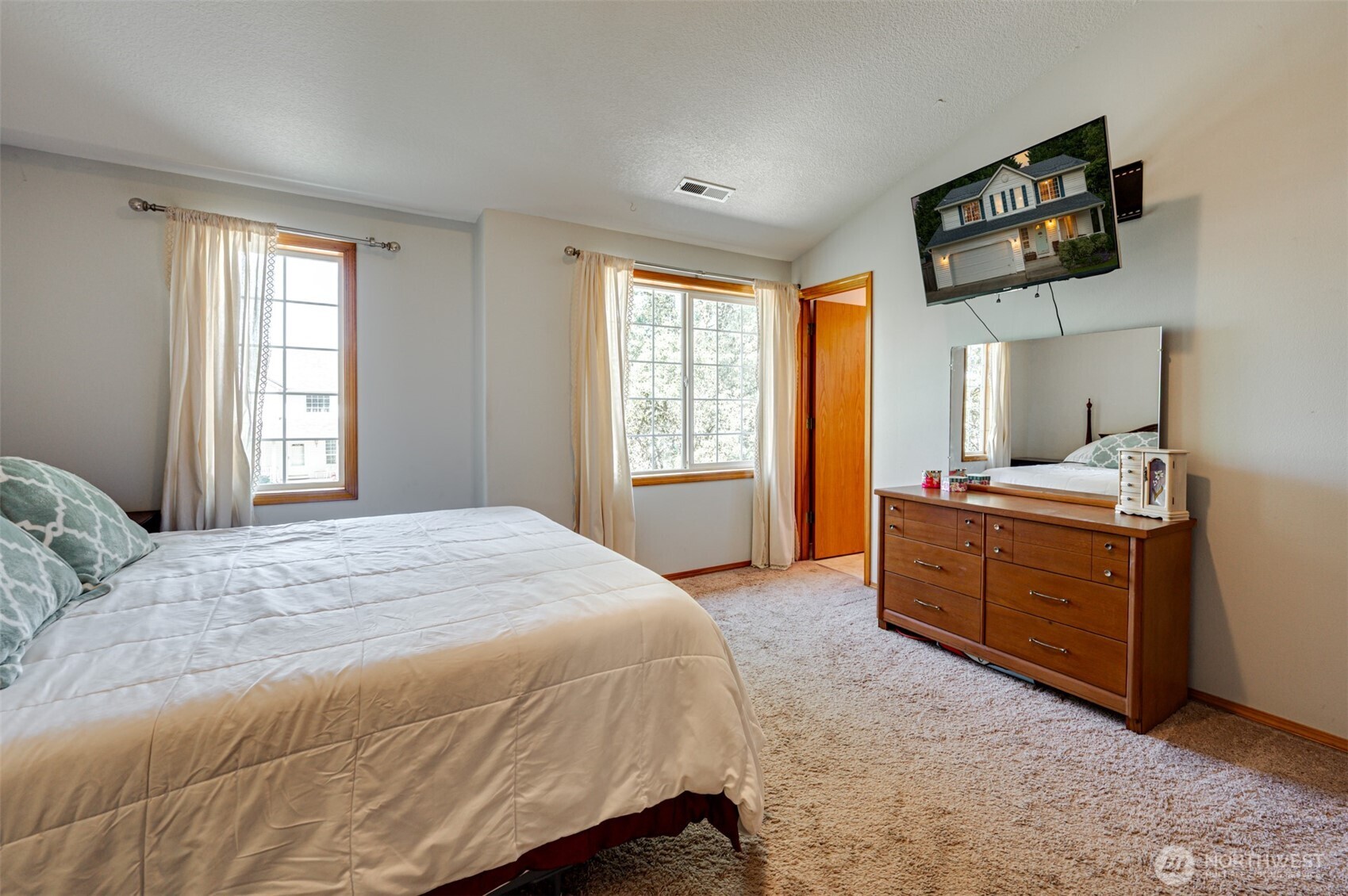 302 Pine Street , Woodland, WA 98674