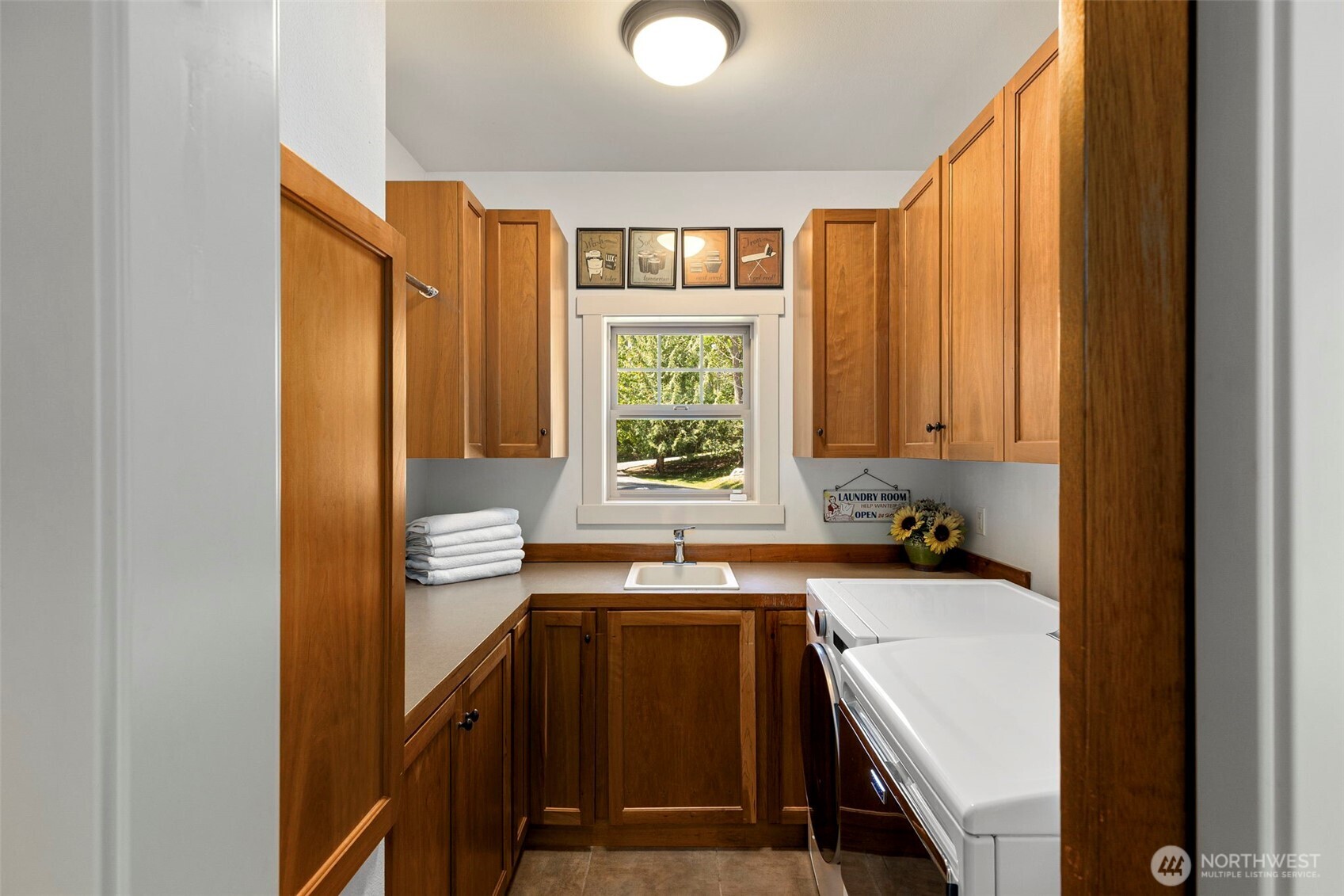 4810 Rose Avenue NE, Bainbridge Island, WA 98110