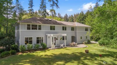 4810 Rose Avenue NE, Bainbridge Island, WA 98110 - Photo 2