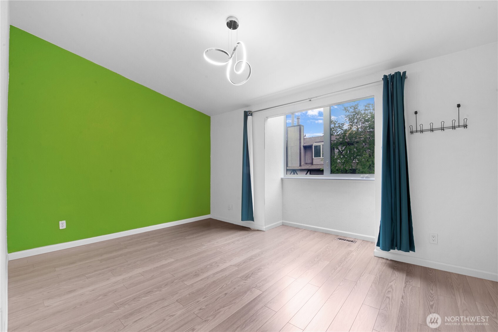 317 SW 112th Street #303, Seattle, WA 98146
