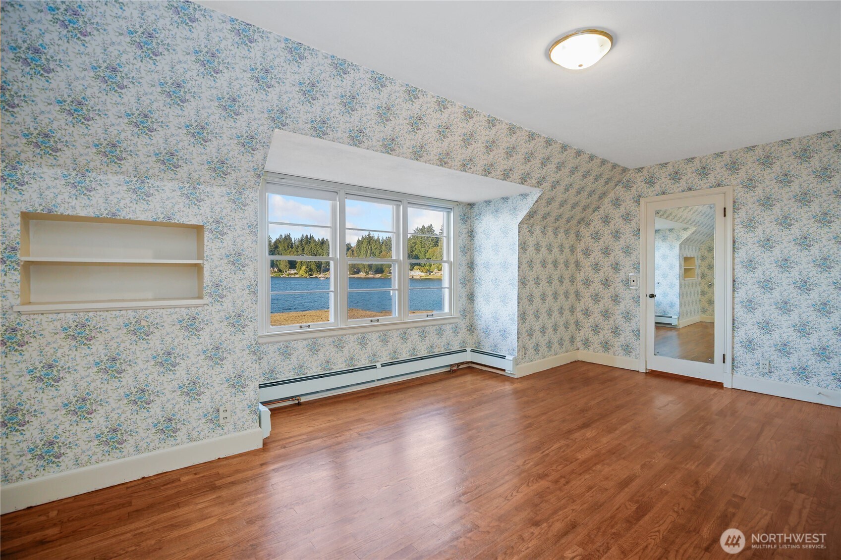3026 Marine Drive , Bremerton, WA 98312