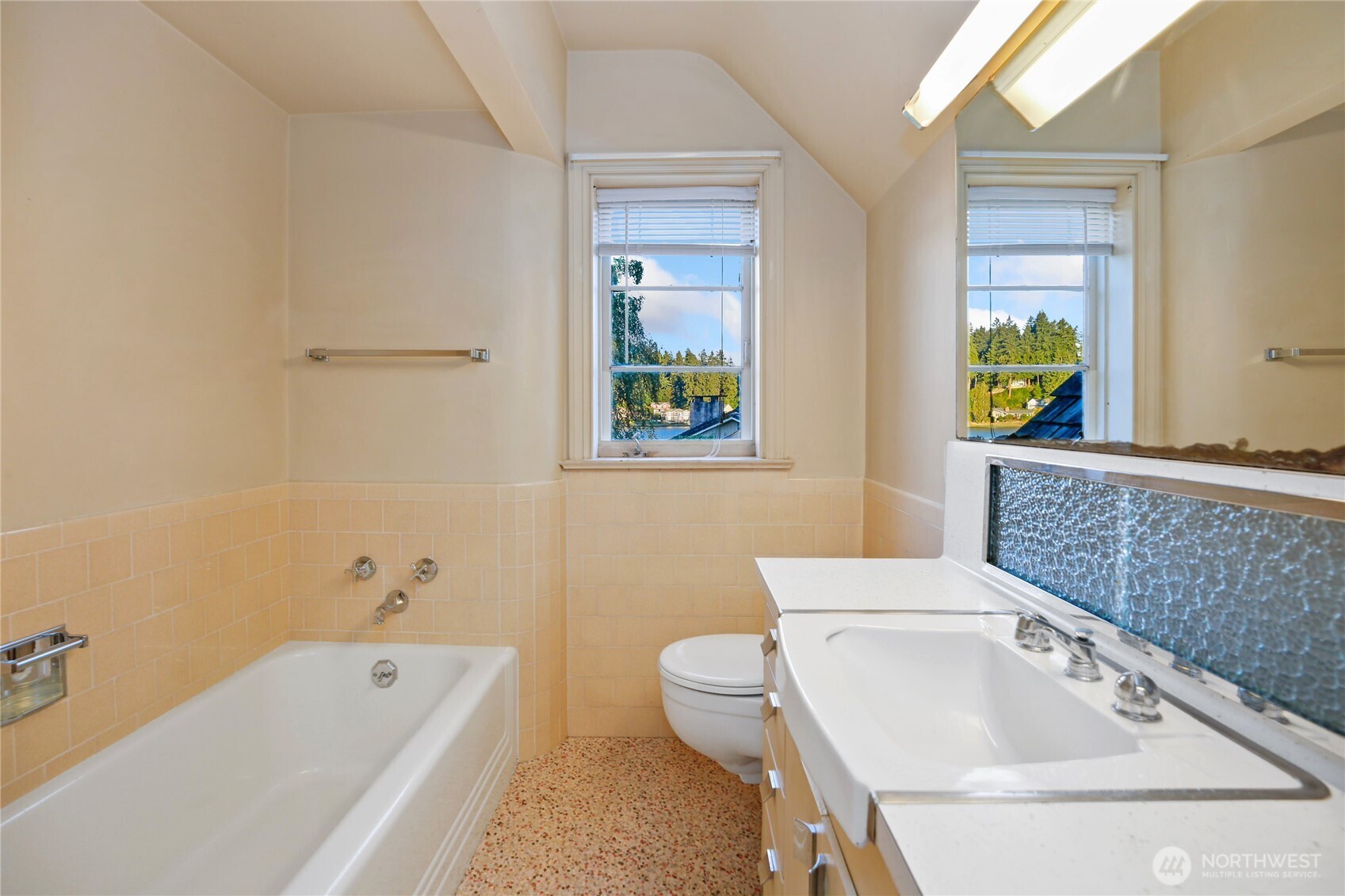 3026 Marine Drive , Bremerton, WA 98312