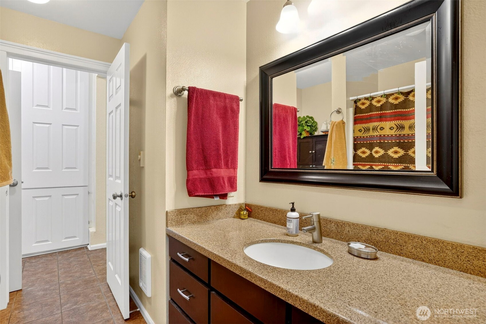 39310 NE 6th Avenue , Woodland, WA 98674