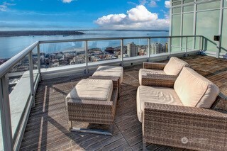 588 Bell Street #1102, Seattle, WA 98121