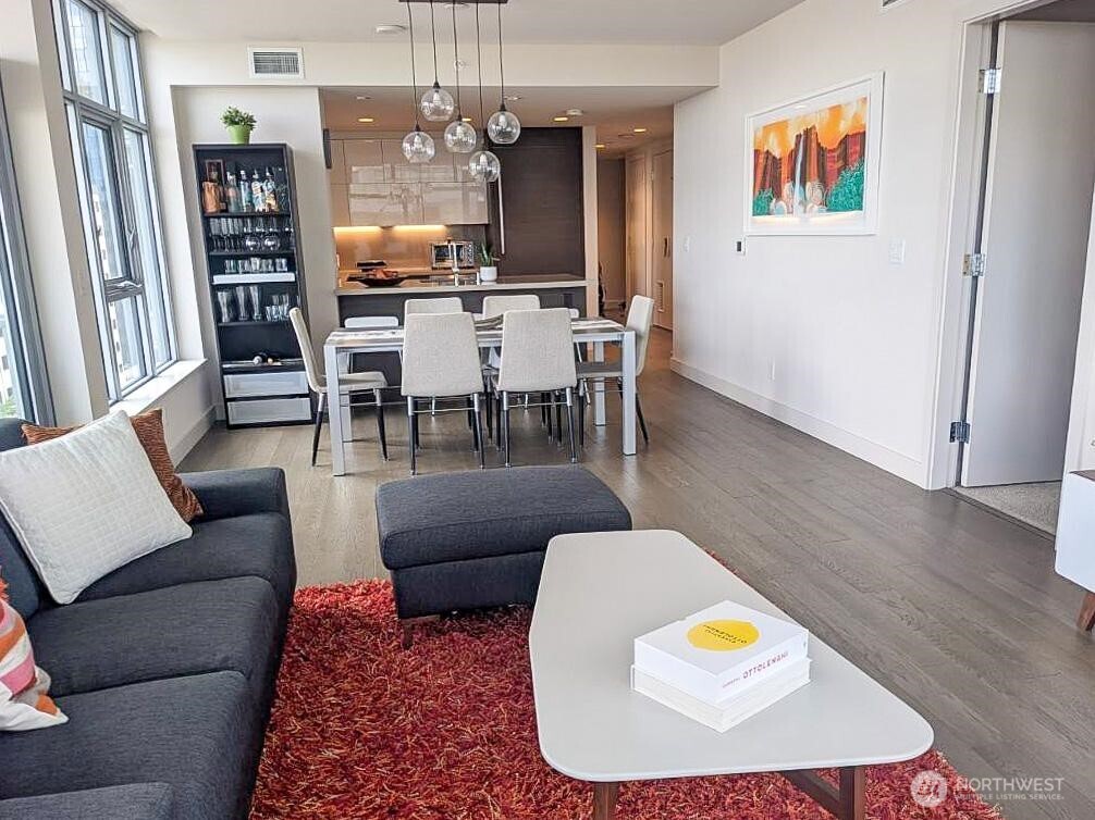 588 Bell Street #1102, Seattle, WA 98121