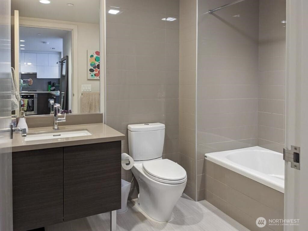 588 Bell Street #1102, Seattle, WA 98121